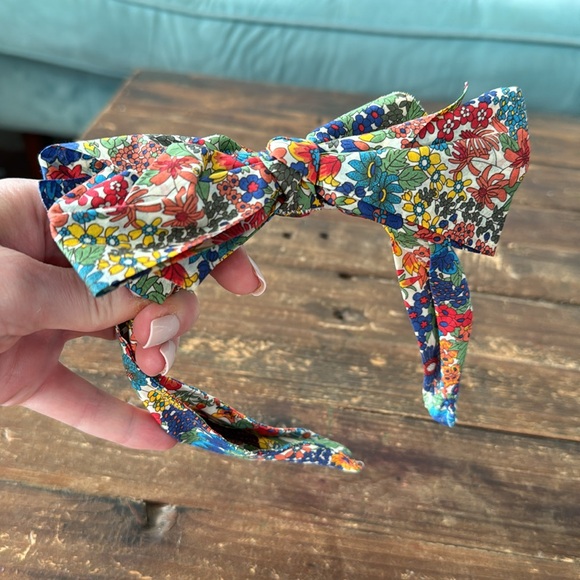 Crewcuts bow headband in Liberty print June’s Meadow floral - Picture 1 of 3